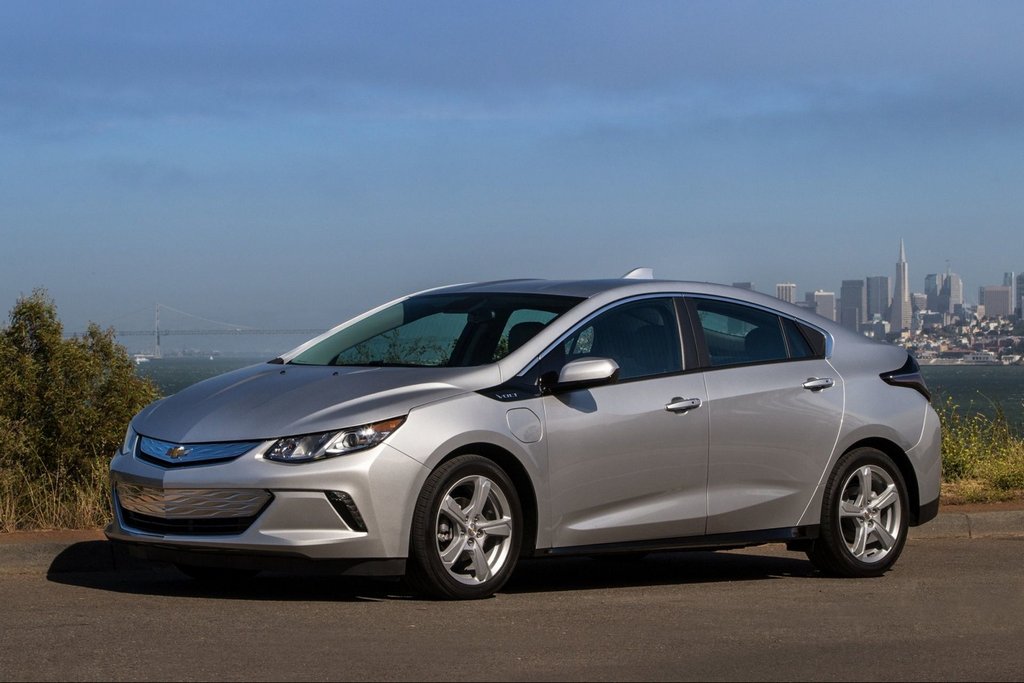 Review hibrid hatchback Chevrolet Volt a doua generație
