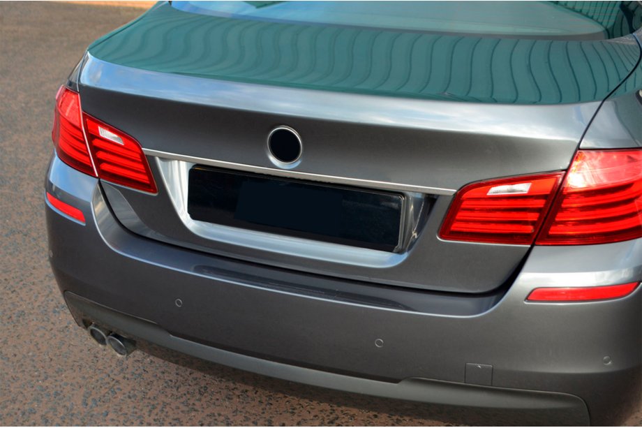 BMW 5 Series F10/F11 2010–2016 Ornament SD din inox deasupra placutei de inmatriculare Carmos - Otel Inoxidabil Turcesc Foto 4