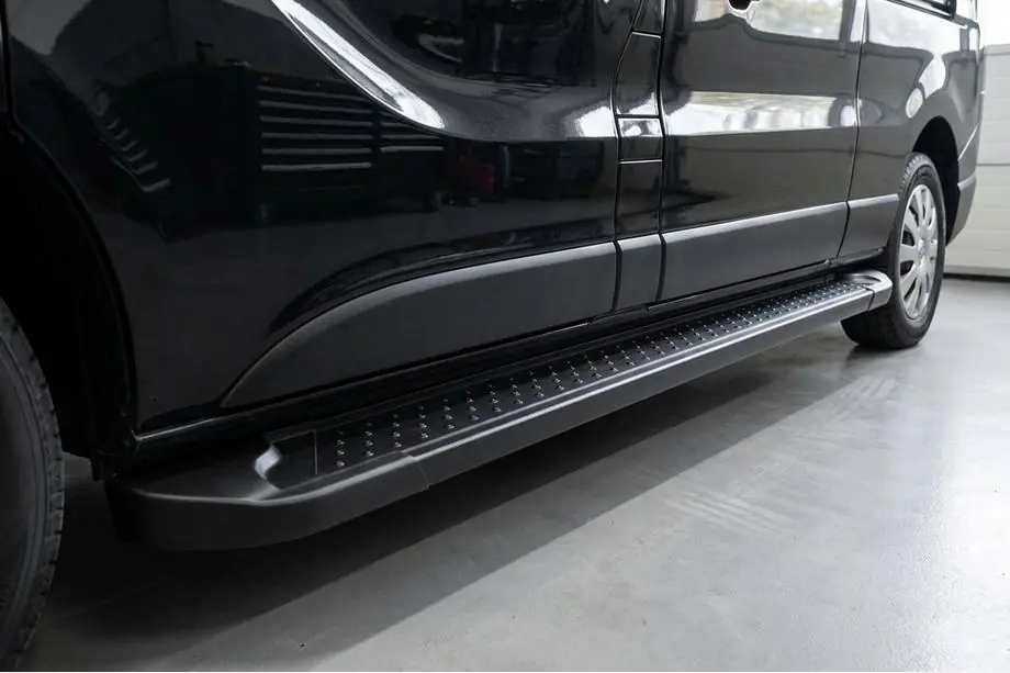Nissan NV300/Primastar 2016- Praguri Laterale Allmond Black (2 buc, Aluminiu) Image