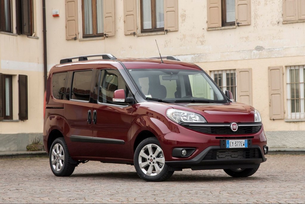Recenzie a furgonetei compacte de cinci locuri Fiat Doblo