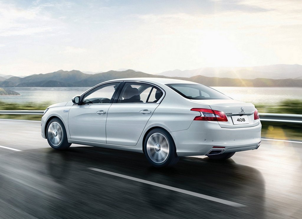 Revizuire buget sedan Peugeot 408