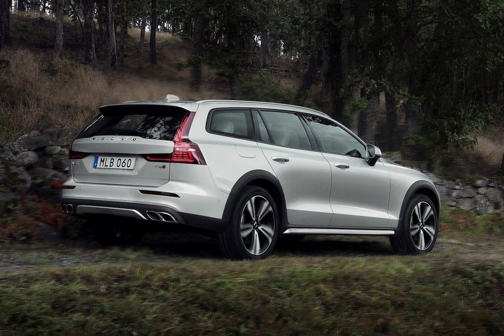 A doua generație a break de teren Volvo V60 Cross Country
