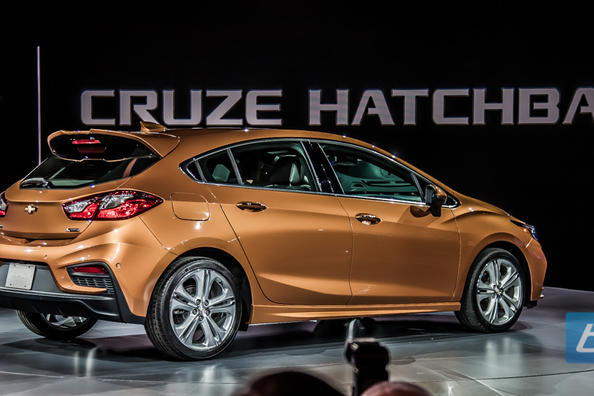 Hatchback-a doua generație Chevrolet Cruze Fotografie 9