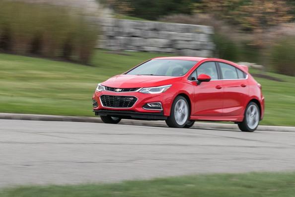 Hatchback-a doua generație Chevrolet Cruze Fotografie 5