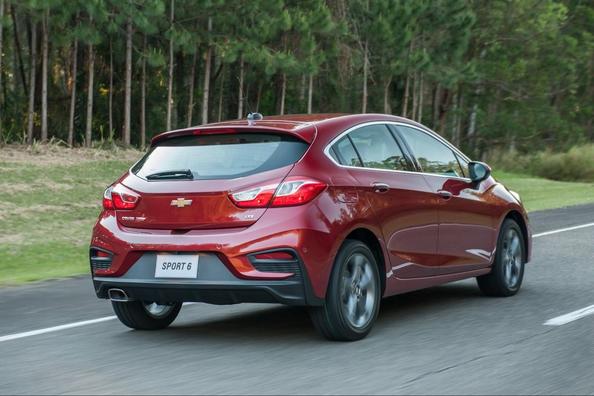 Hatchback-a doua generație Chevrolet Cruze Fotografie 3
