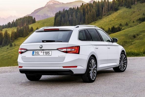 Review break Skoda Superb Combi a treia generație Fotografie 3