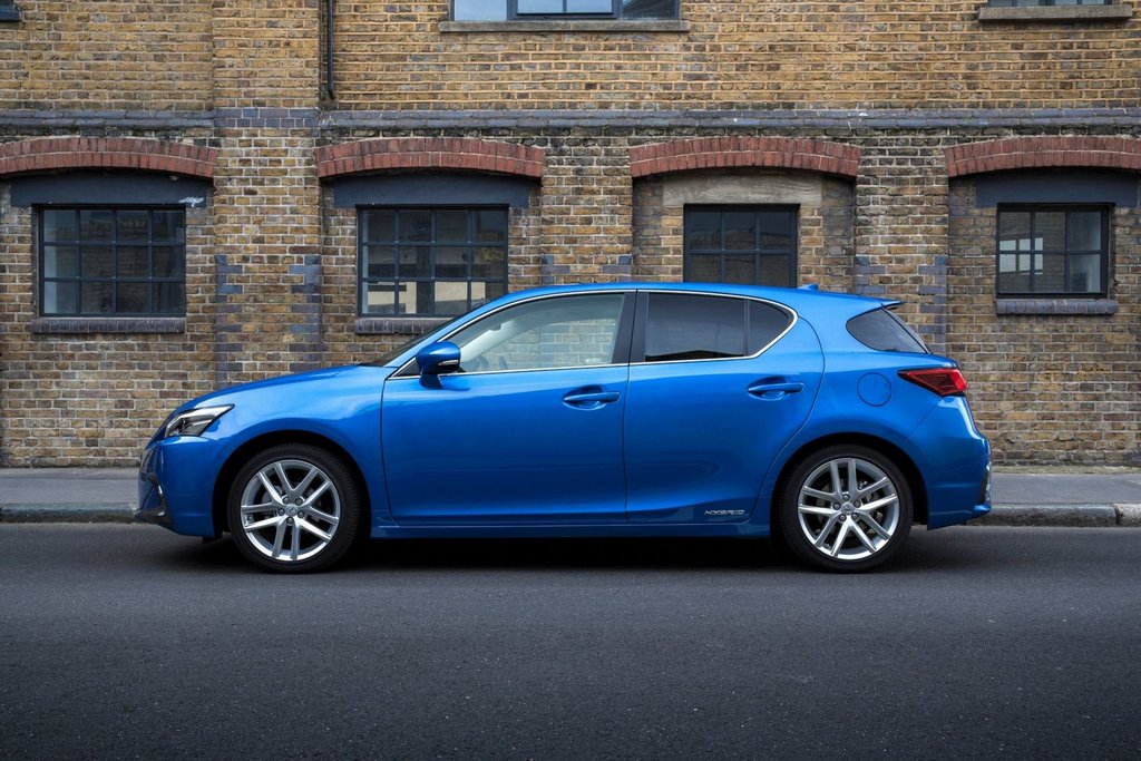 Review hibrid hatchback Lexus CT 200h