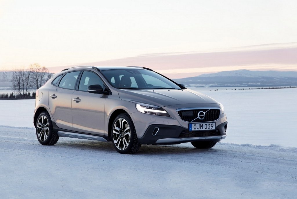 Review off-road de versiunea hatchback Volvo V40 Cross Country