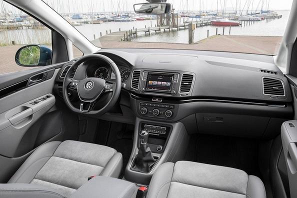Actualizat sedan Volkswagen Sharan din a doua generație Fotografie 5