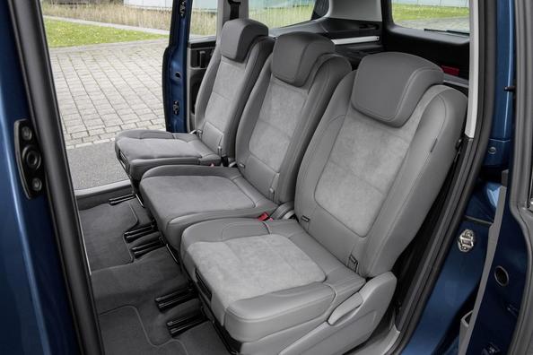 Actualizat sedan Volkswagen Sharan din a doua generație Fotografie 6