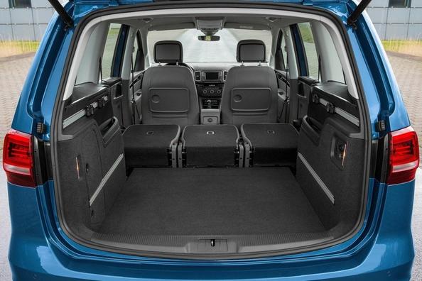 Actualizat sedan Volkswagen Sharan din a doua generație Fotografie 8