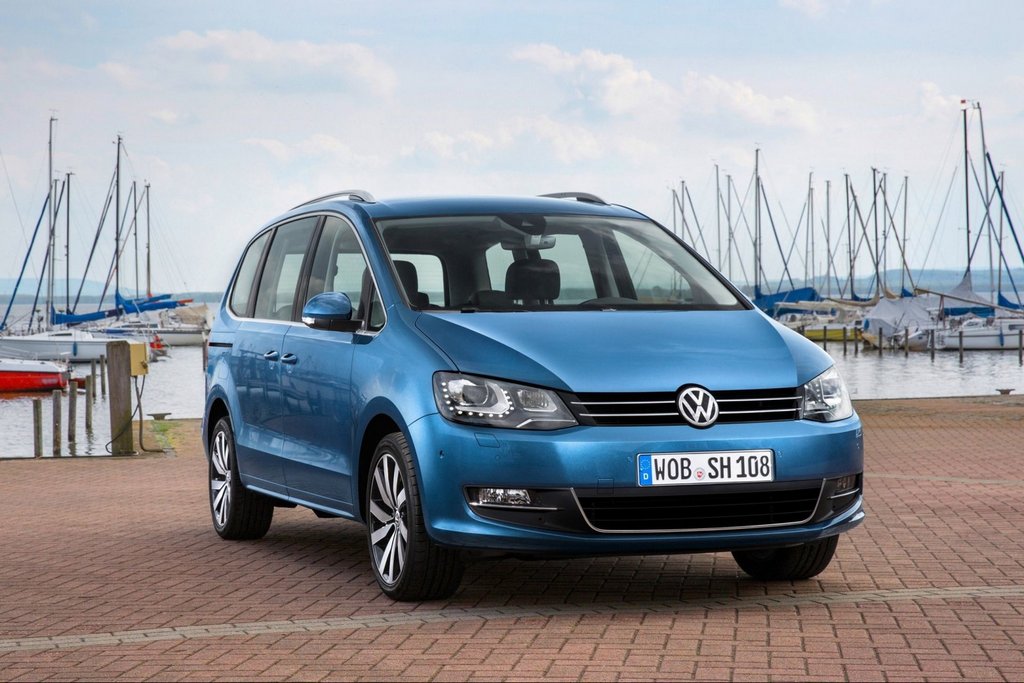 Actualizat sedan Volkswagen Sharan din a doua generație