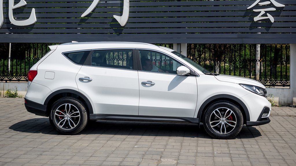 Review actualizat crossover Dongfeng 580