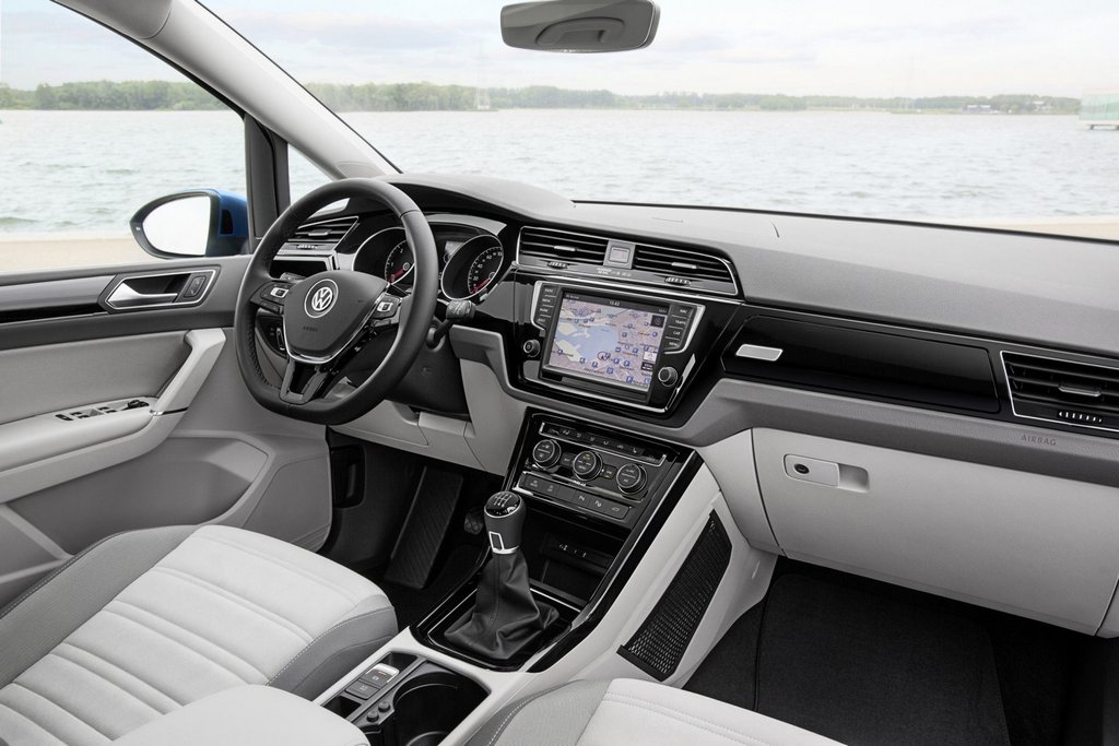 Review minivan compact Volkswagen Touran