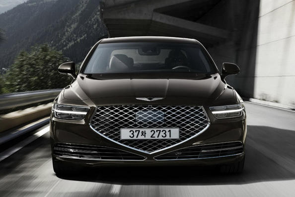 Review premium sedan Genesis G90