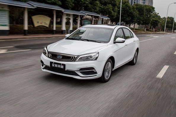 Noul sedan Geely Emgrand 7