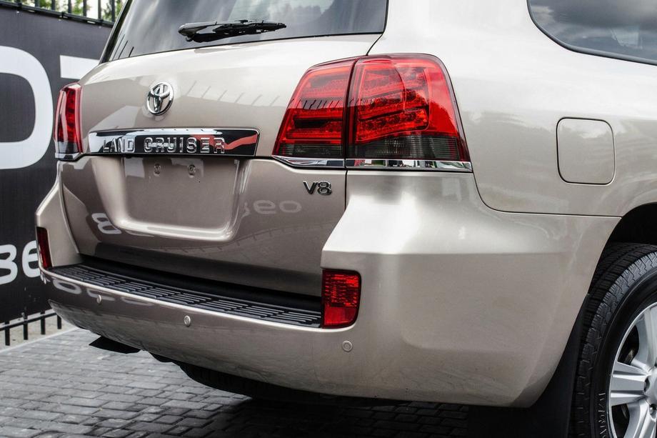 Toyota Land Cruiser 200 2007-2021 Stopuri Spate 2007-2015 V-3 (Design Lexus 2012-2015) Image