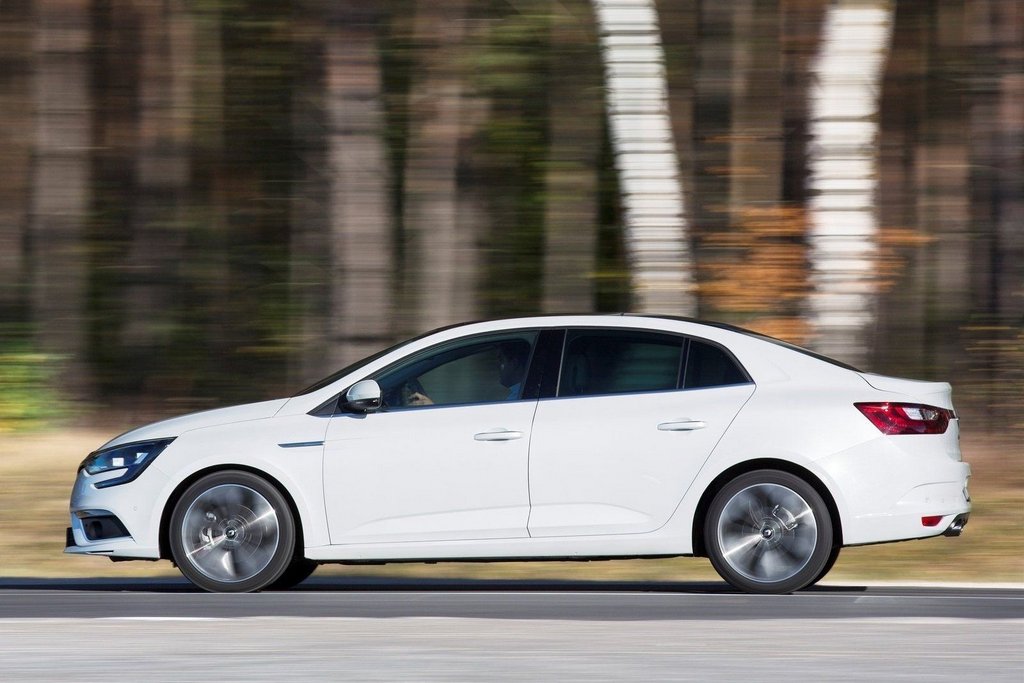 Review sedan Renault Megane a patra generație