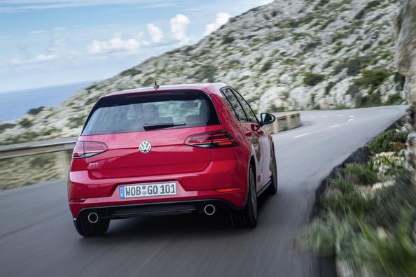 Prezentare generală a taxat de modificare a hatchback Volkswagen Golf GTI Fotografie 10