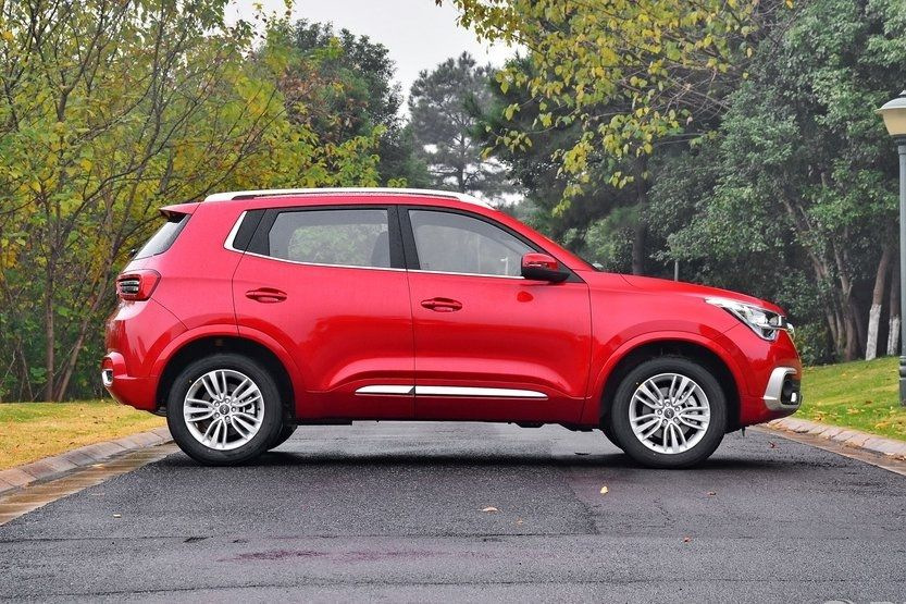 Compact crossover urban Chery Tiggo 4