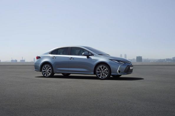 Review sedan Toyota Corolla a douăsprezecea generație Fotografie 5