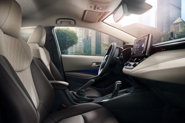 Review sedan Toyota Corolla a douăsprezecea generație Fotografie 6