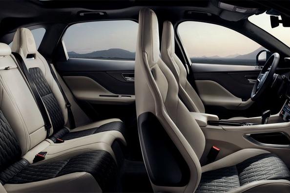 Modificare îmbunătățită a crossover-ului premium Jaguar F-Pace SVR Fotografie 6