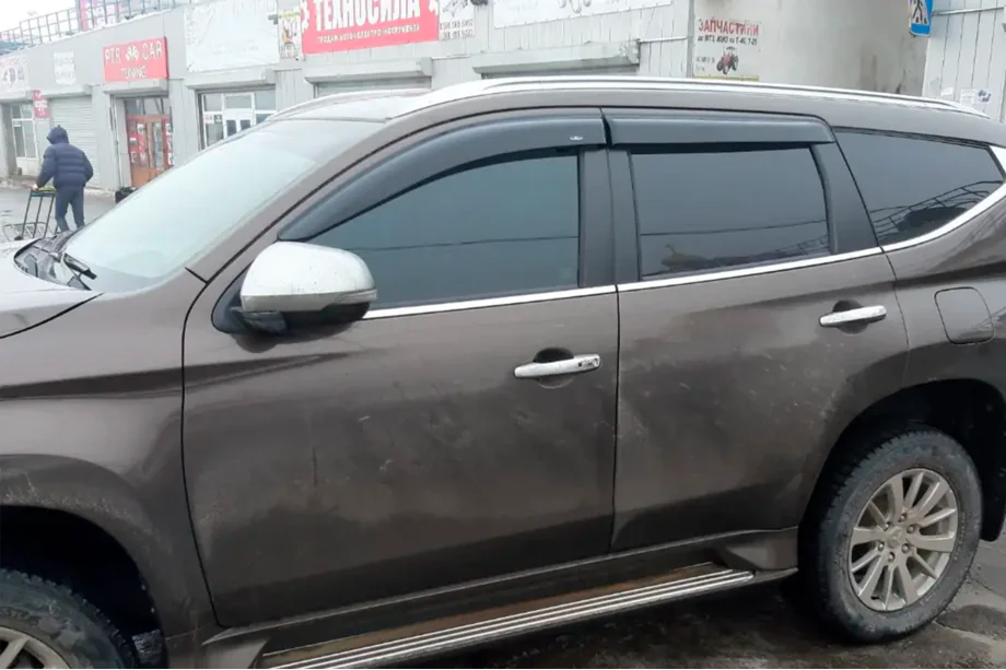 Mitsubishi Pajero Sport 2015- Deflectoare Geamuri (4 buc, HIC) Image