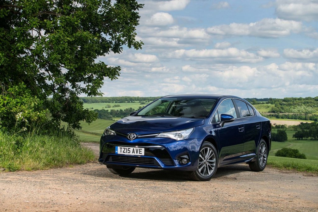Review sedan Toyota Avensis