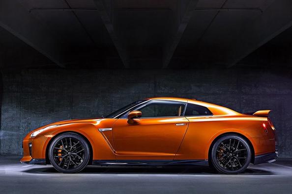 Coupe cu un coupe sport Nissan GT-R Fotografie 5