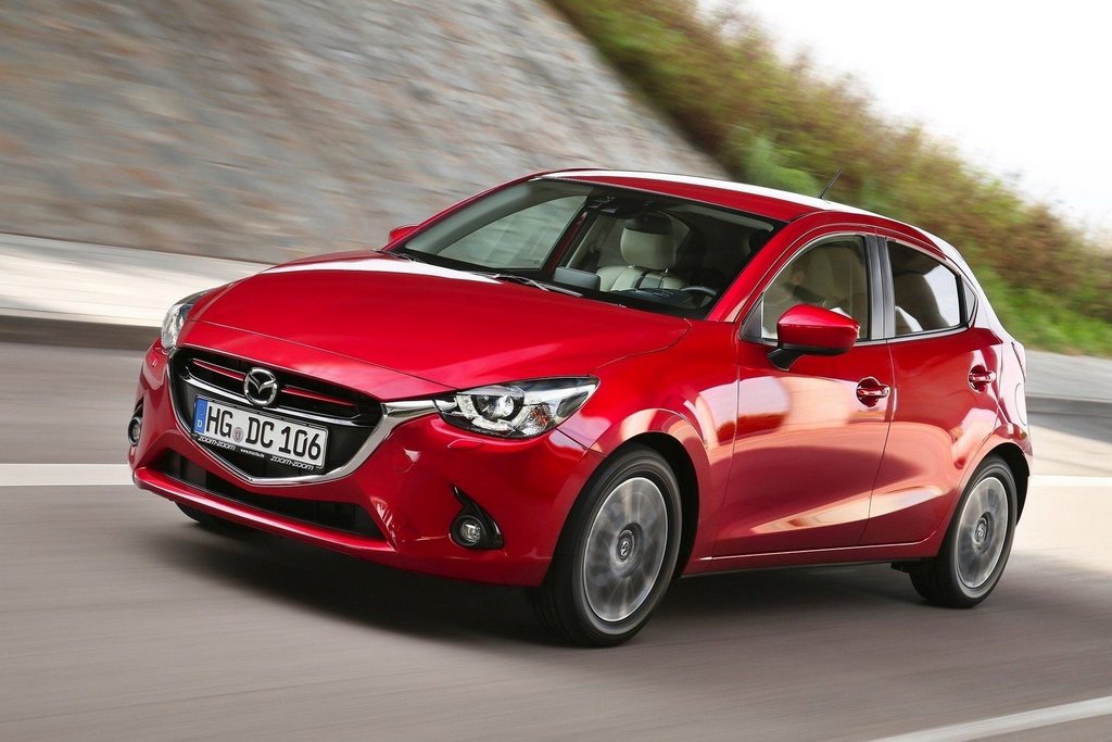 Compact cu cinci uși hatchback Mazda 2