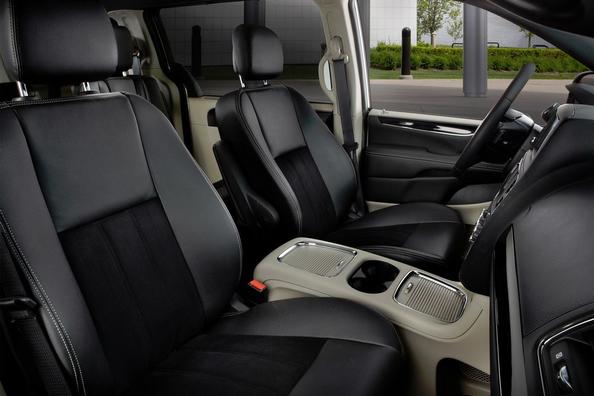 Șapte sedan Dodge Grand Caravan-a cincea generație Fotografie 9
