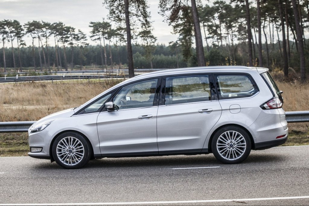 Recenzie Ford Galaxy cu șapte locuri pentru minivan