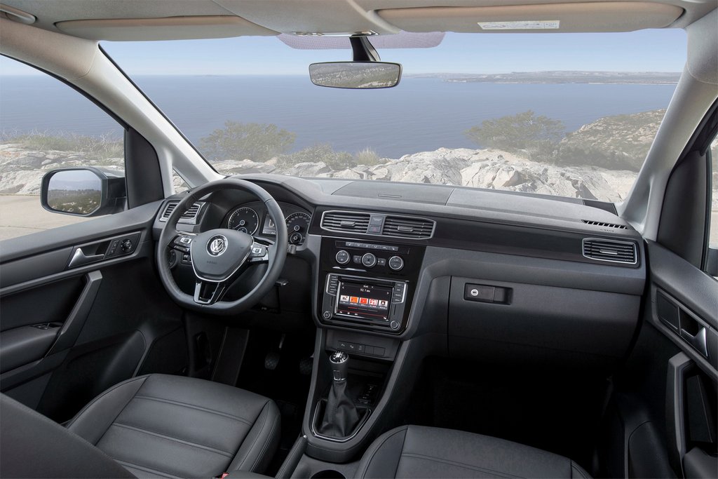 Review minivan compact Volkswagen Caddy a patra generație