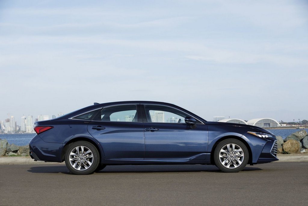 A cincea generație de pilot sedan Toyota Avalon