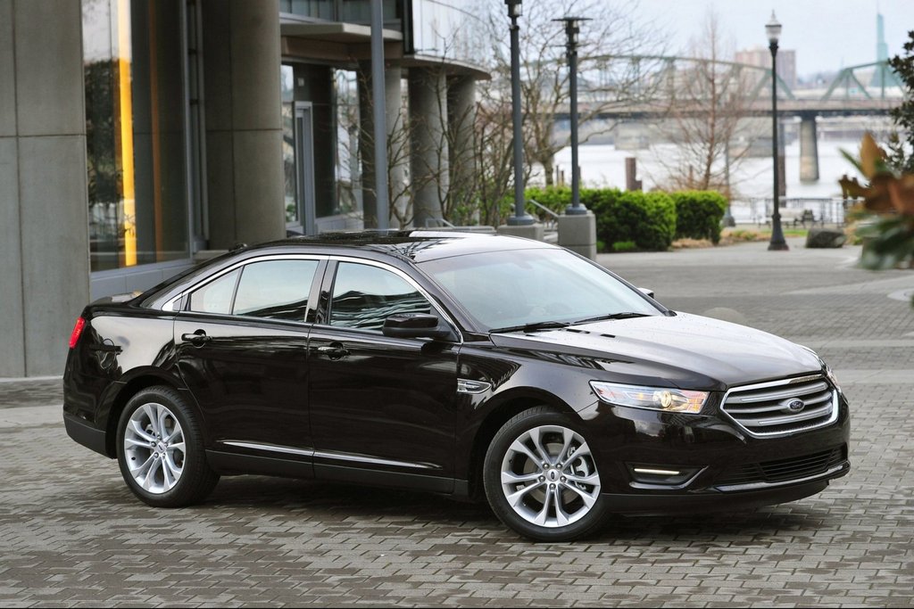 Recenzie a sedanului de lux Ford Taurus