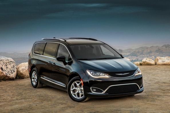 Full-size cu sapte locuri, minivan Chrysler Pacifica