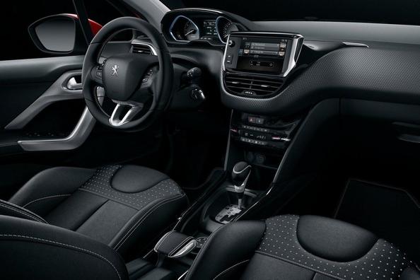 Actualizată modificarea compact crossover Peugeot 2008 Fotografie 7