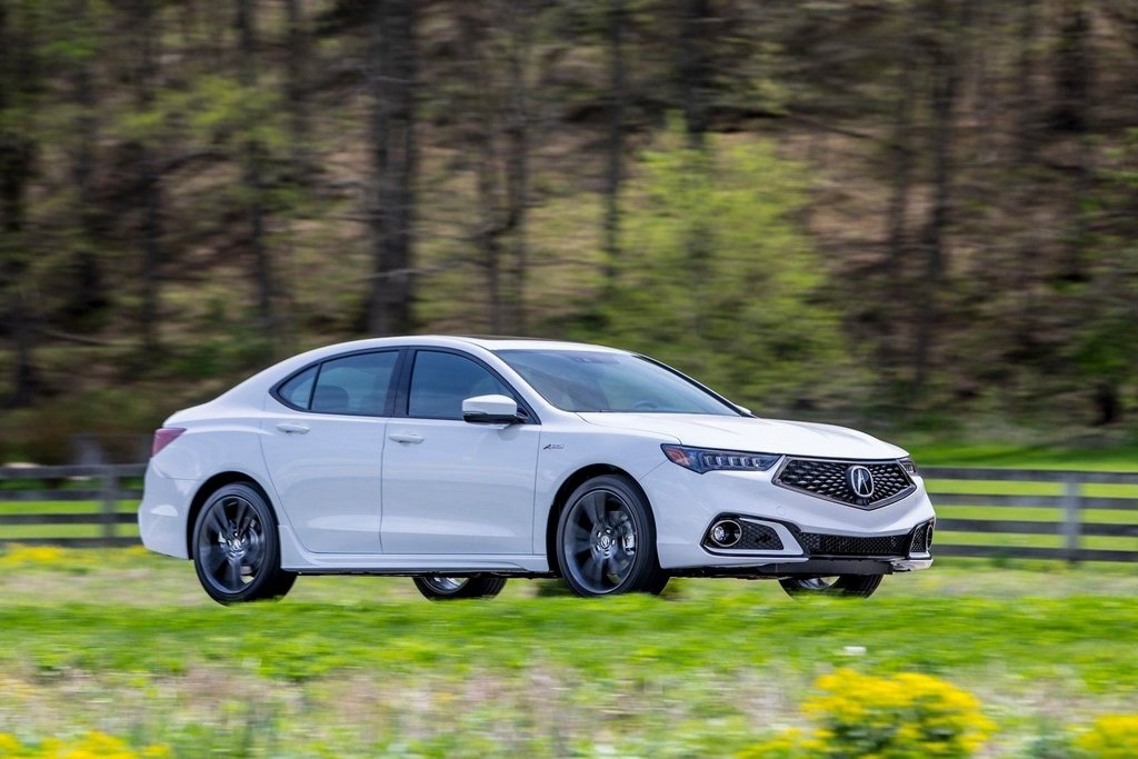 Lift versiune sedan Acura TLX
