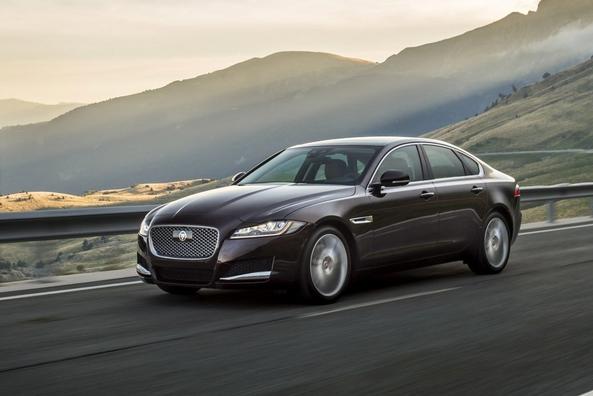 A doua generație de sedan premium Jaguar XF Fotografie 10