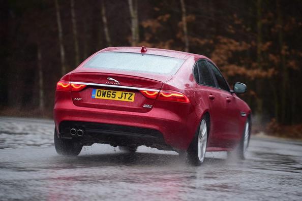 A doua generație de sedan premium Jaguar XF Fotografie 3
