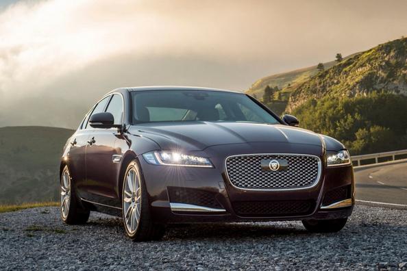 A doua generație de sedan premium Jaguar XF Fotografie 4