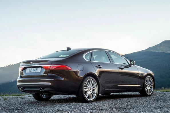 A doua generație de sedan premium Jaguar XF Fotografie 5