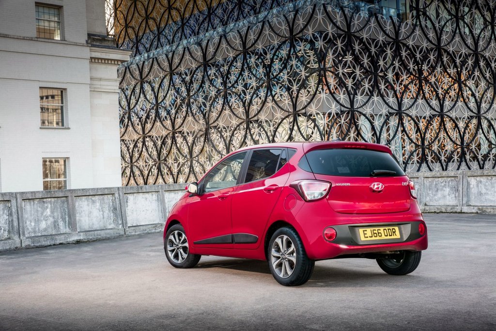 Compact hatchback cu cinci uși Hyundai i10