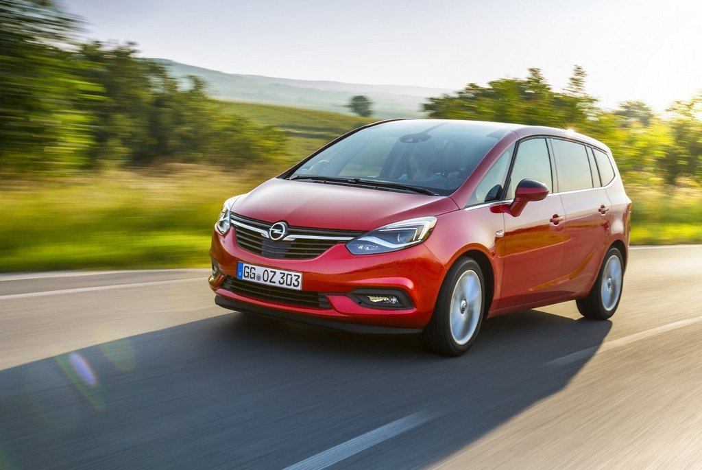 Review minivan compact Opel Zafira