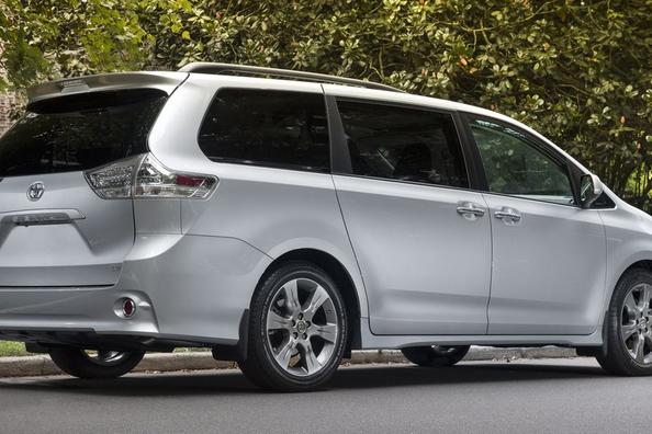 Review full-size actualizat minivan Toyota Sienna Fotografie 3