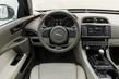 Review premium sedan Jaguar XE foto 6