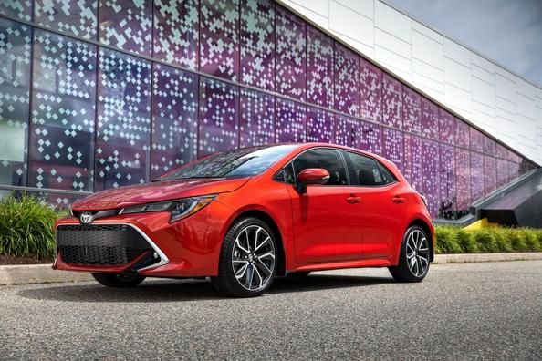 Noua generație Toyota Corolla hatchback cu cinci uși