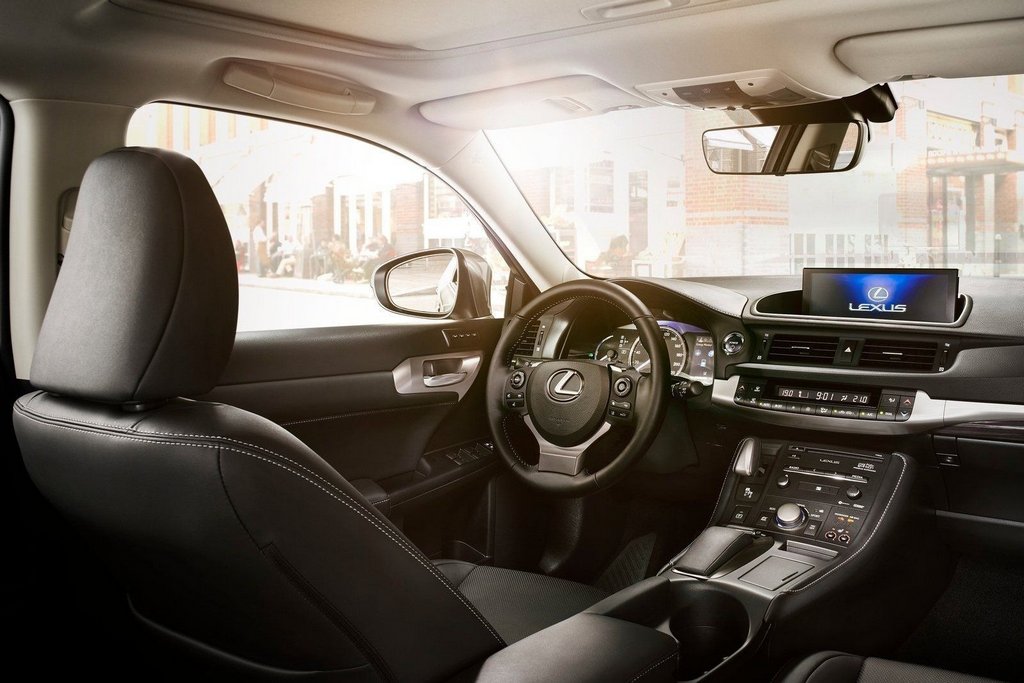 Hibrid compact hatchback Lexus CT 200h
