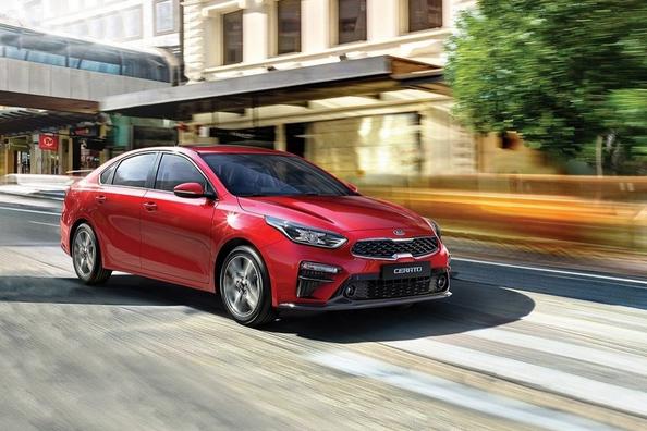 Sedan compact Kia Cerato a patra generație